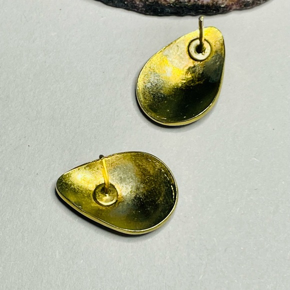 Vtg Cloisonné pink rose flower tear drop 3/4x1/5” post gold tone earrings - Picture 3 of 3